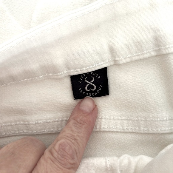 NYDJ White Straight Ankle 5 Pocket Jeans. Stitch Detailing. Size 16 - Picture 7 of 10